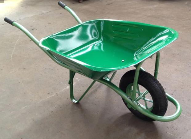 造るカートは一輪車に用具を使う