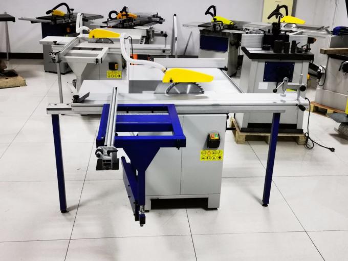 木製の密集したテーブルのパネルの鋸の木工業のテーブルは見た