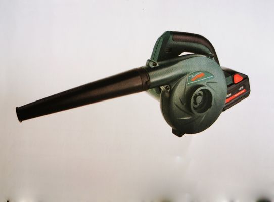 携帯用電気用具のコードレス送風機