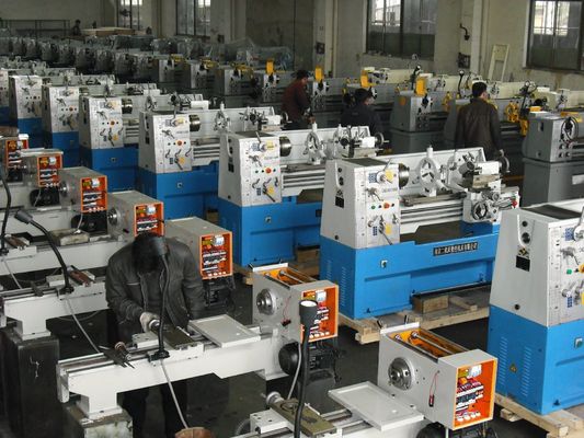 QL1320横のCNCの旋盤の表面の粗さの金属の管糸機械