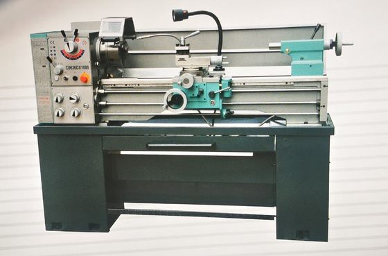 機械精密ベンチの上の金属の旋盤1000mmの新しい状態