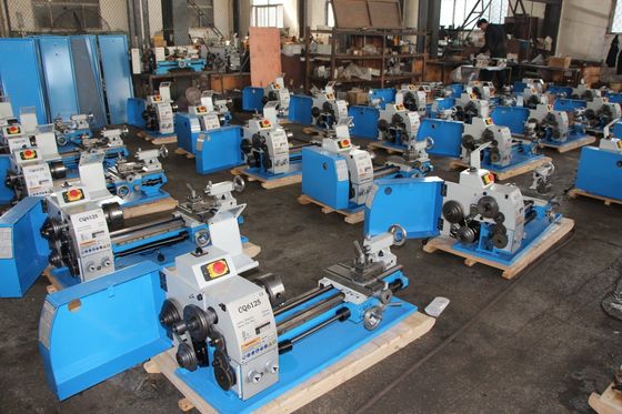 抵抗の金属の旋盤機械1500mm円柱表面を身に着けなさい